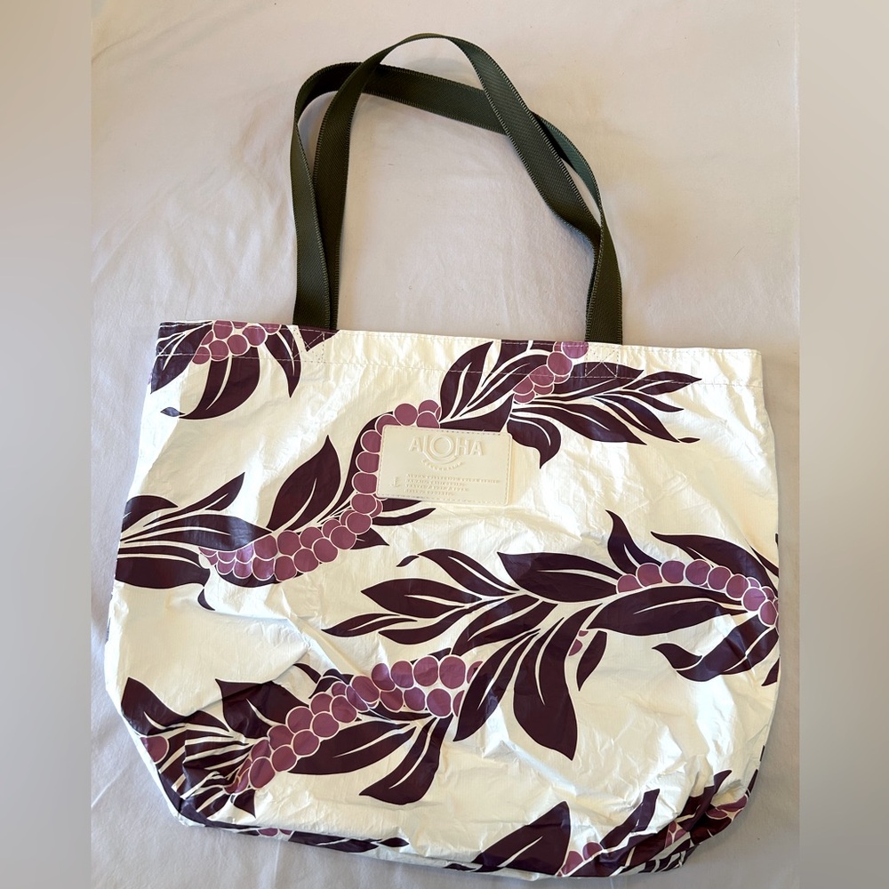 Aloha brand med-large tote. Excellent condition
